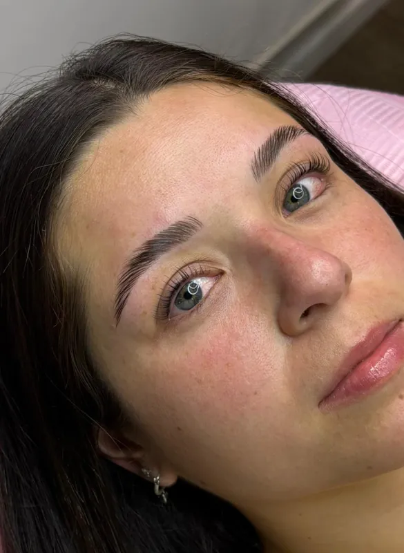 Fijado o Laminado de cejas